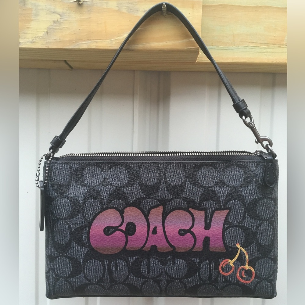 Coach Large Wristlet 25 In Signature Canvas W/Graffit… Gem